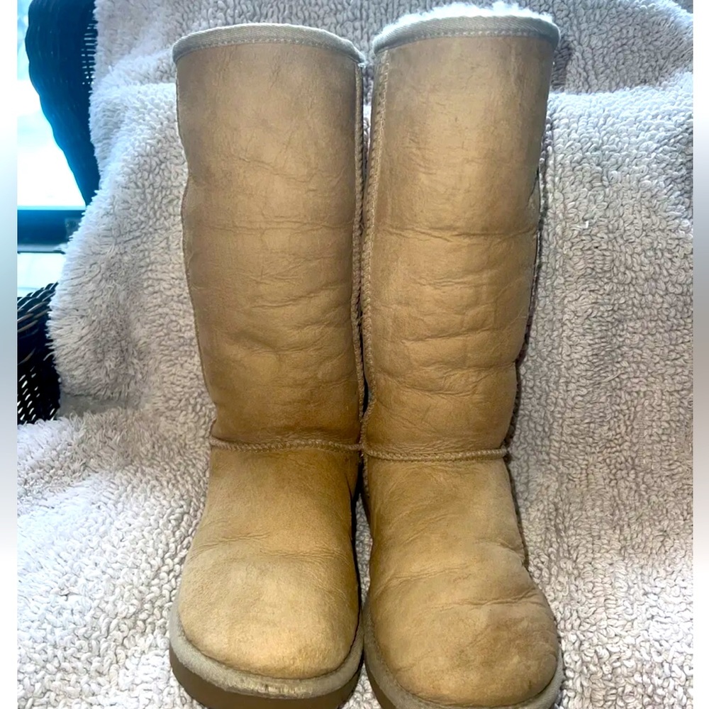 Ugg tan classic sheep skin lined tall boots size 7